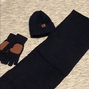 Hat, 1 pair of gloves, scarf